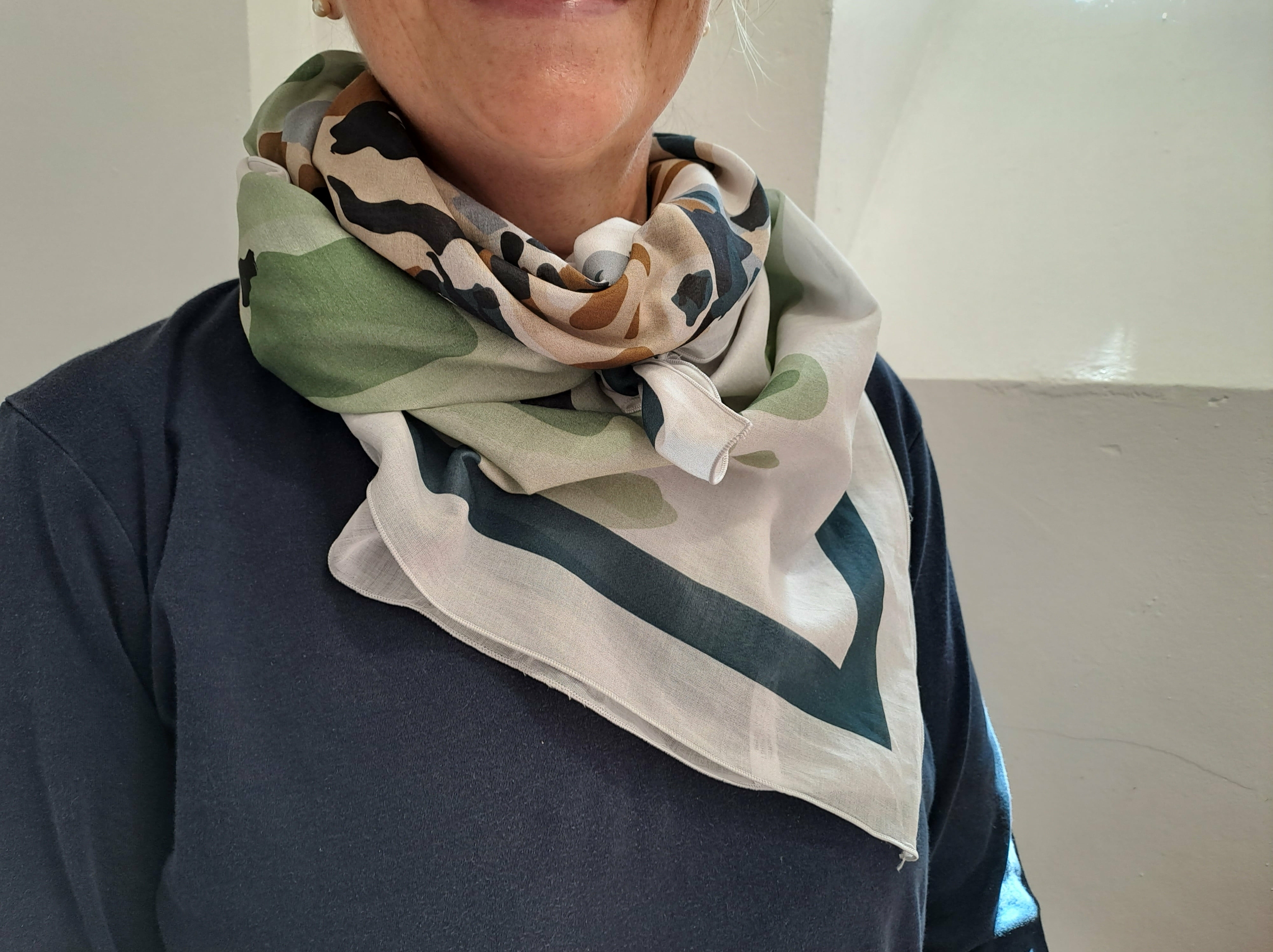 foulard vaches Aubrac-voile de coton-cadeau français-retour dAubrac (6)