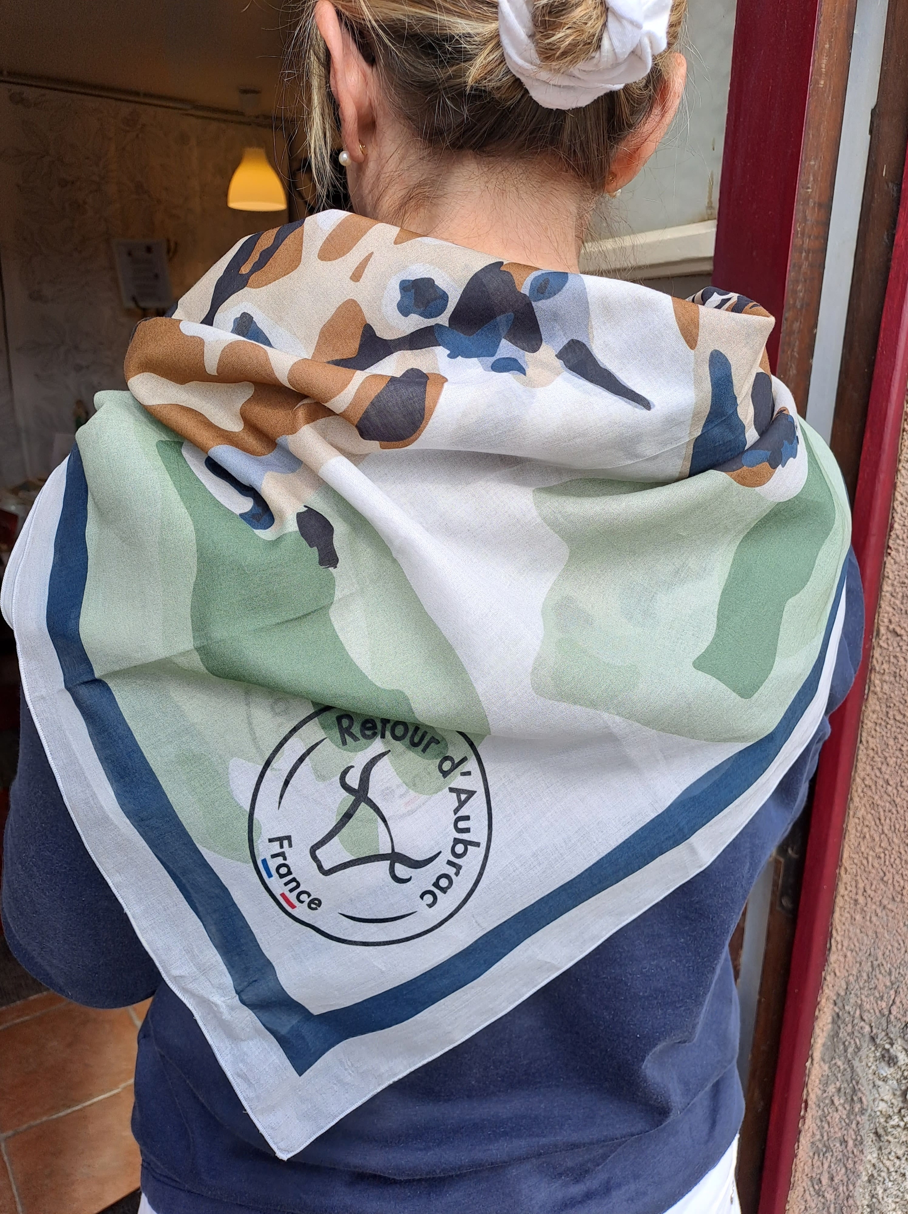 foulard vaches Aubrac-voile de coton-cadeau français-retour dAubrac (3)