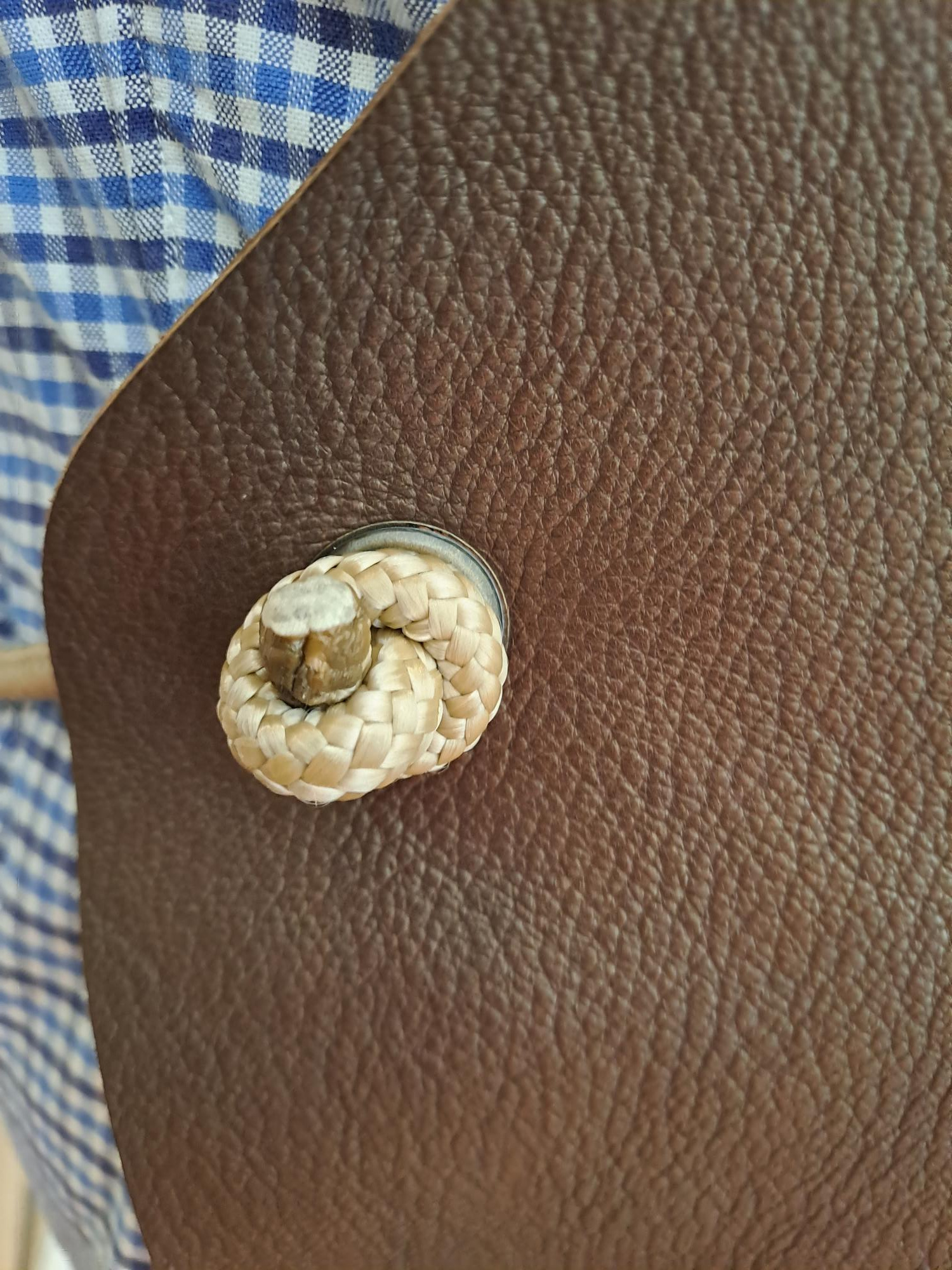 tablier en cuir marron avec sangles polypropylène beige-cadeau français-Retour dAubrac-Aveyron- (8)