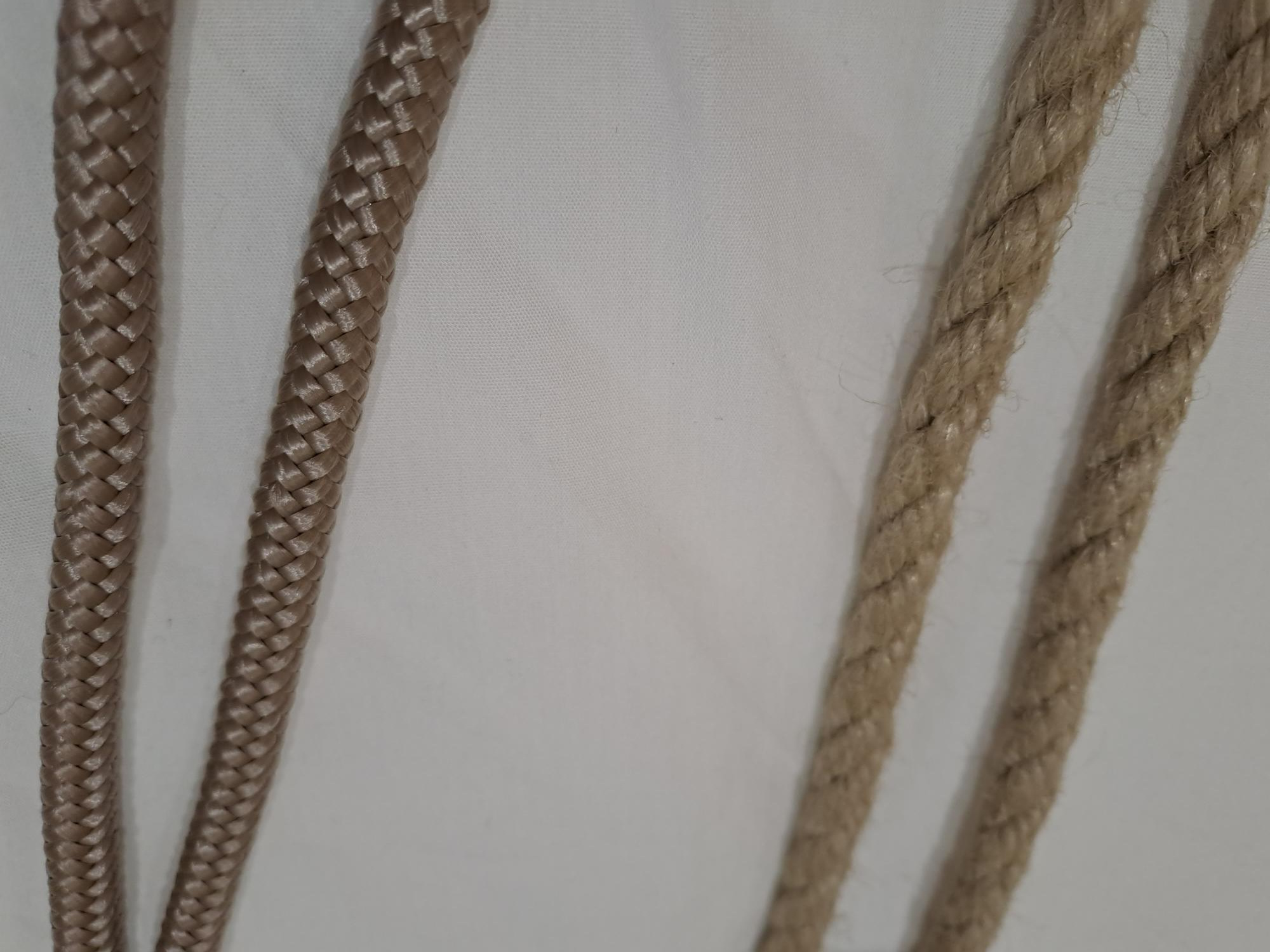 tablier en cuir marron avec sangles synthétiques-cadeau français-Retour dAubrac-Aveyron- (2)