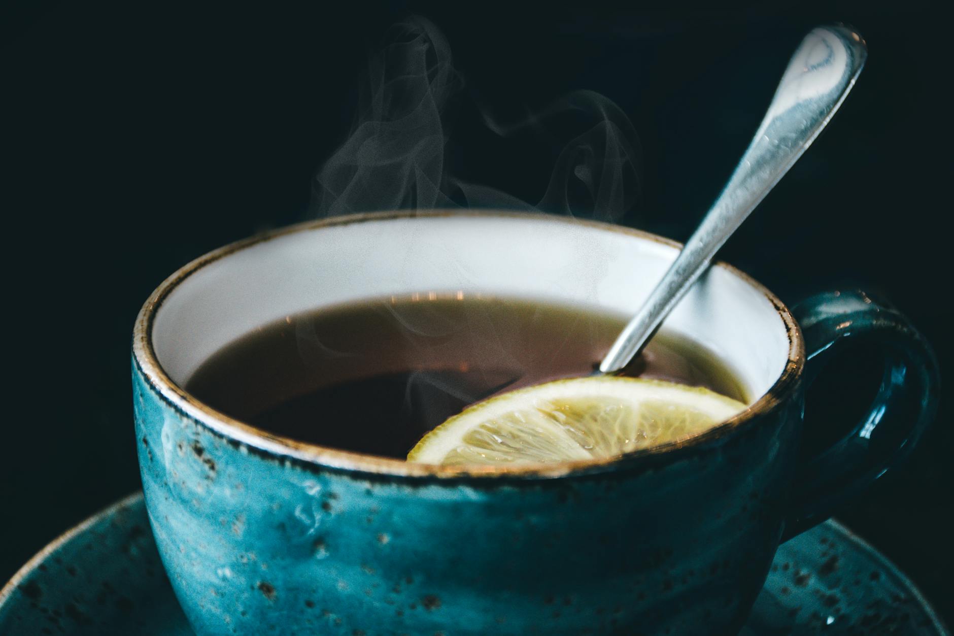 infusion de thé dAubrac avec citron-Retour dAubrac-De Tasse à Café En Céramique Bleue
