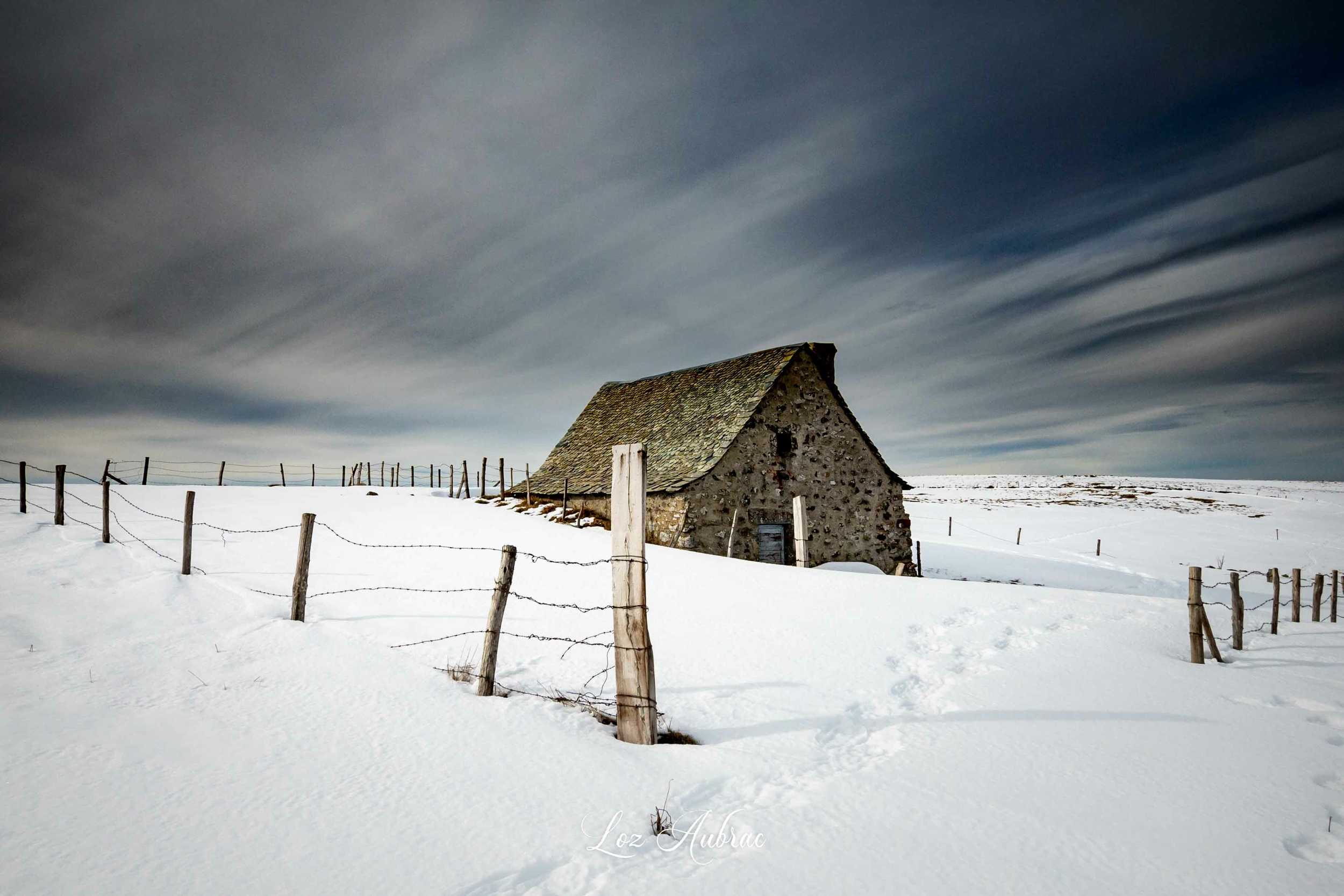 Photo Refuge dans le buron - buron avec neige - Retour dAubrac