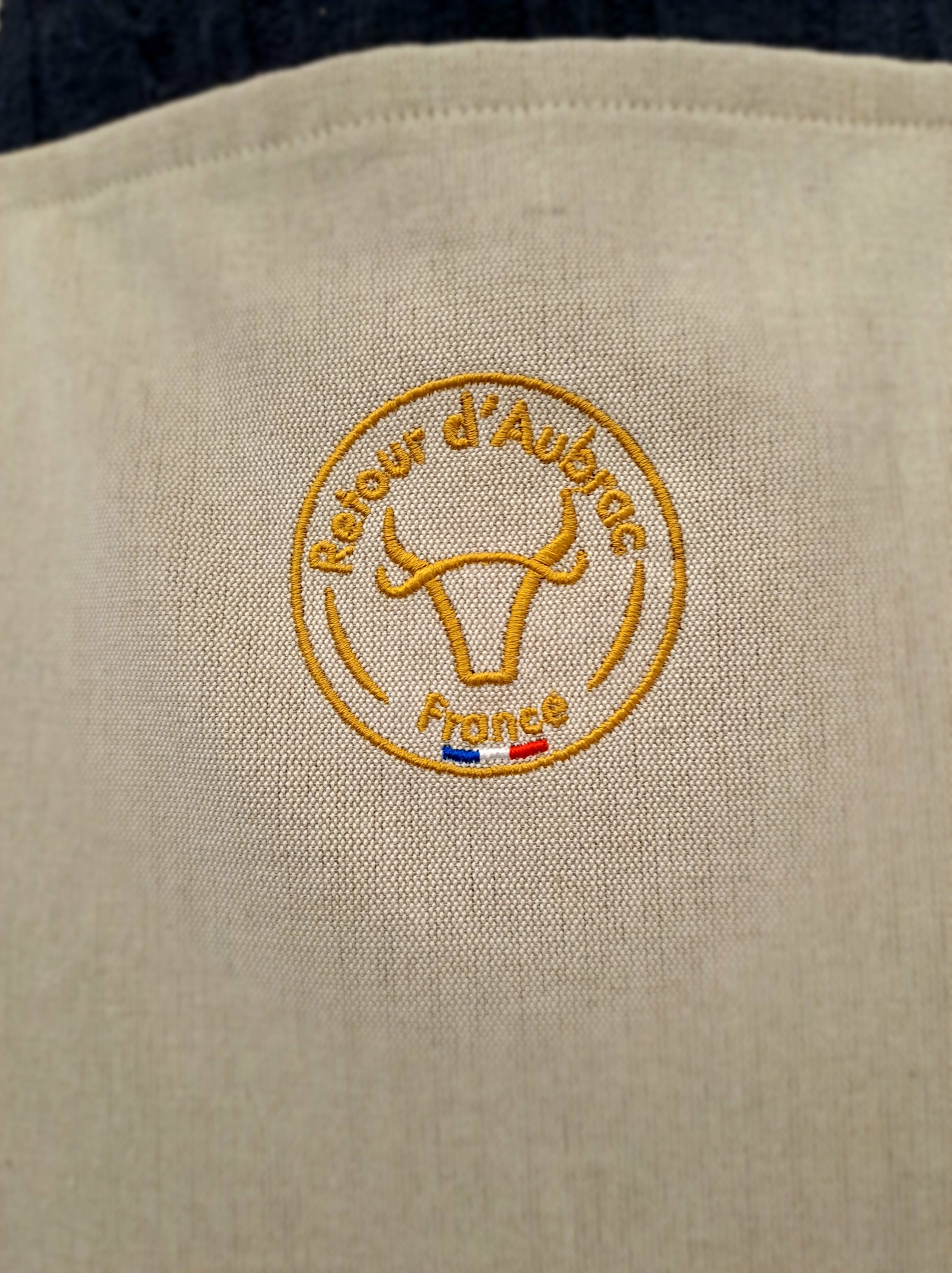 tablier buron-broderie dorée-retour dAubrac-Aveyron-cadeaux français-min