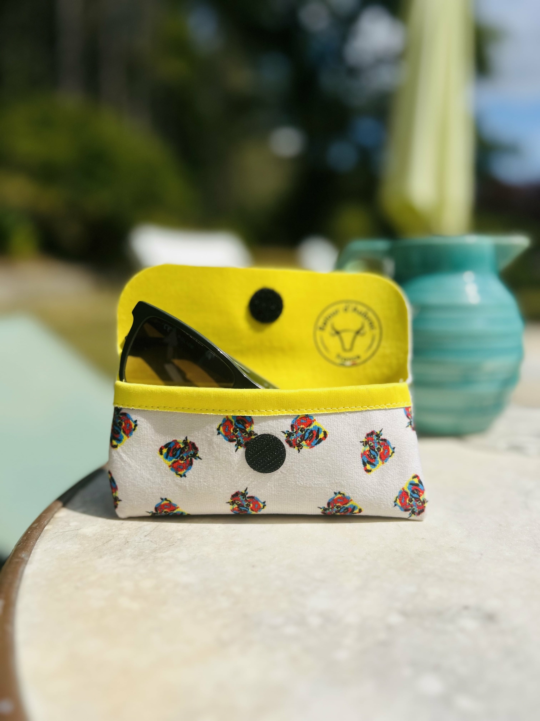 étui lunettes vaches Aubrac-cadeaux français- cadeau original-retour daubrac-aveyron1-min - Copie
