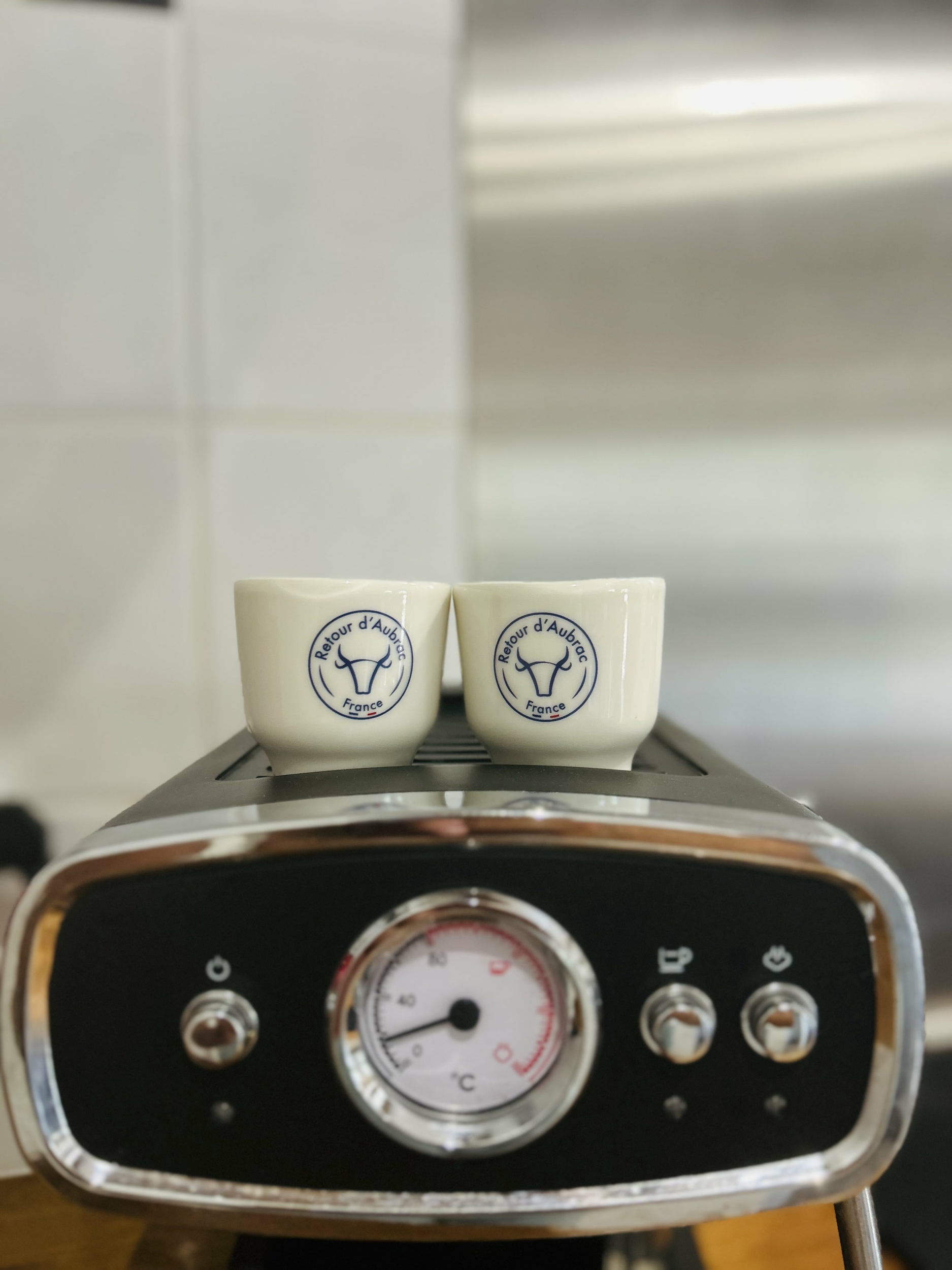tasse en porcelaine-cadeaux français- cadeau original-retour d'aubrac-aveyron-min