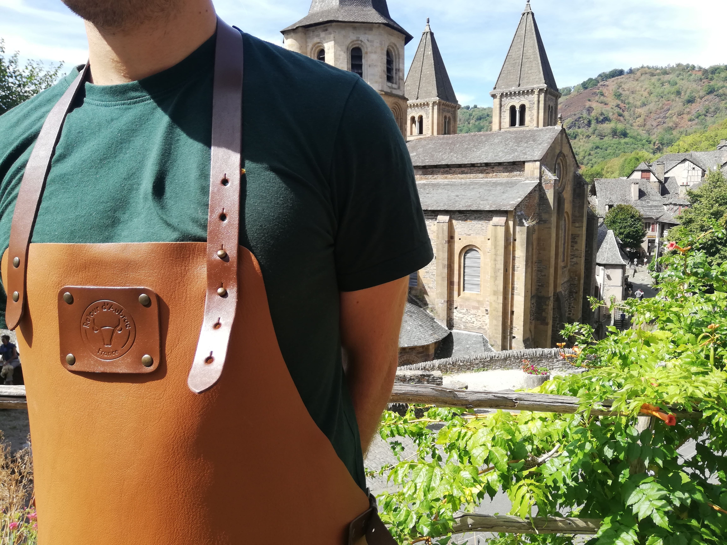 Tablier en cuir cognac avec sangles en cuir marron