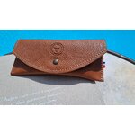 étui à lunettes en cuir fabriqué en France - tannage végétal - retour daubrac - aveyron - cadeau original - cadeau français - cadeau entreprises -cognac 1