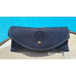étui à lunettes en cuir fabriqué en France - tannage végétal - retour daubrac - aveyron - cadeau original - cadeau français - cadeau entreprises -bleu marine 1-