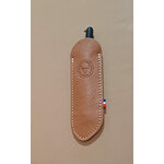 étui à lunettes en cuir fabriqué en France - tannage végétal - retour daubrac - aveyron - cadeau original - cadeau français - cadeau entreprises -cognac 3-