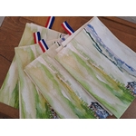 Torchon Aveyron représentant le plateau de l’Aubrac avec un buron, des clôtures en pierre et des chaussures de randonnée- Retour d’Aubrac-Aveyron-cadeau français-2