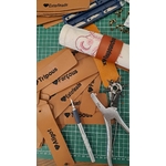 fabrication ronds de serviette en cuir-retour dAubrac-cadeaux français-jaime lAveyron-spécialités aveyronnaises--min
