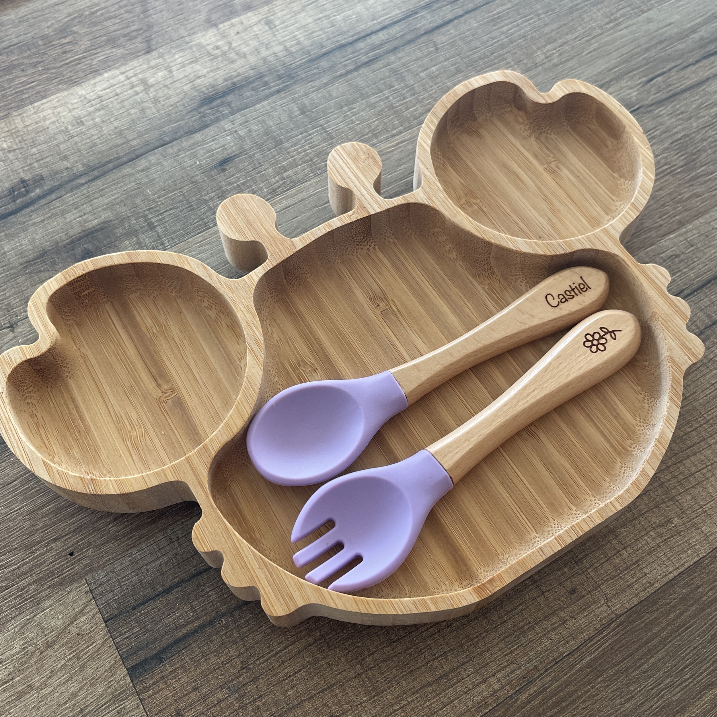 Set repas bébé : Assiette et cuillère en bois personnalisable en bois de  hêtre et silicone alimentaire.