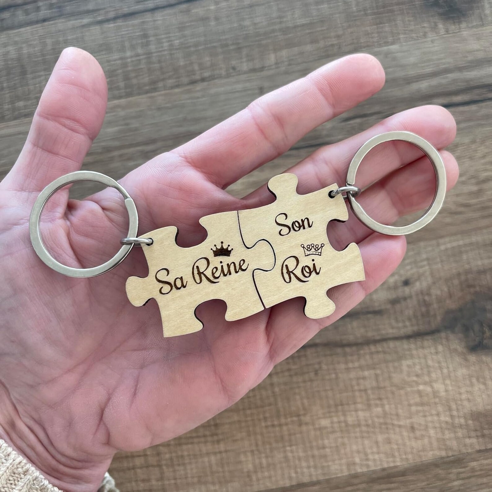 Porte-clés rond en bois personnalisé lieu de rencontre, idée cadeau  Saint-Valentin, mariage, amitié : : Produits Handmade