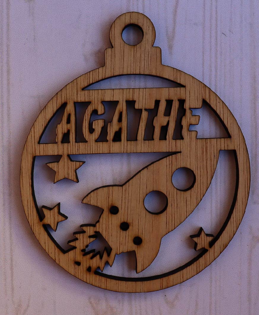 Boule de Noël personnalisable en bois modèle NE-011