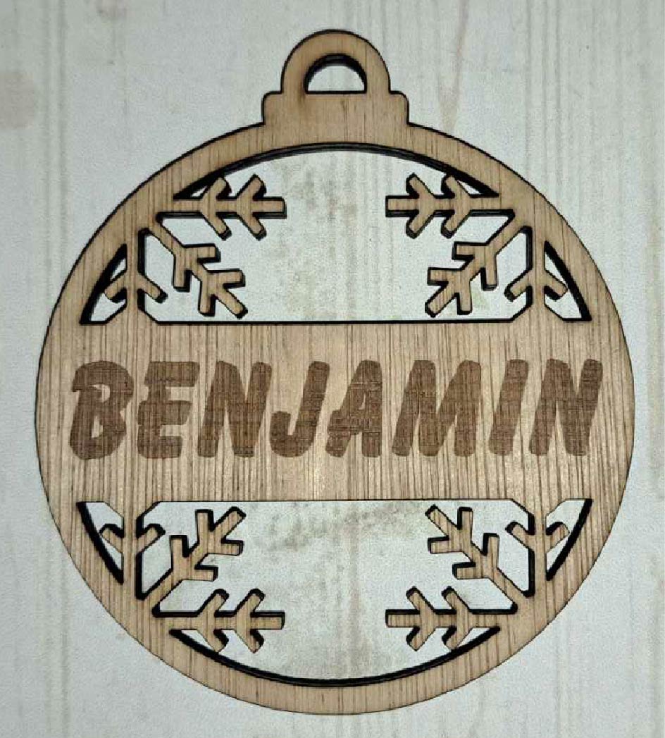 Boule de Noël personnalisable en bois modèle NA-003