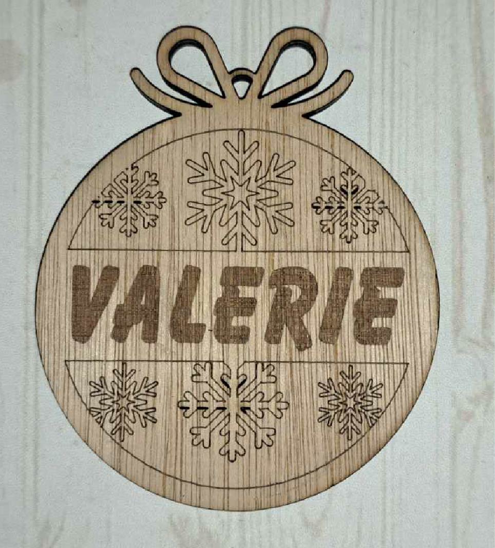 Boule de Noël personnalisable en bois modèle NA-005
