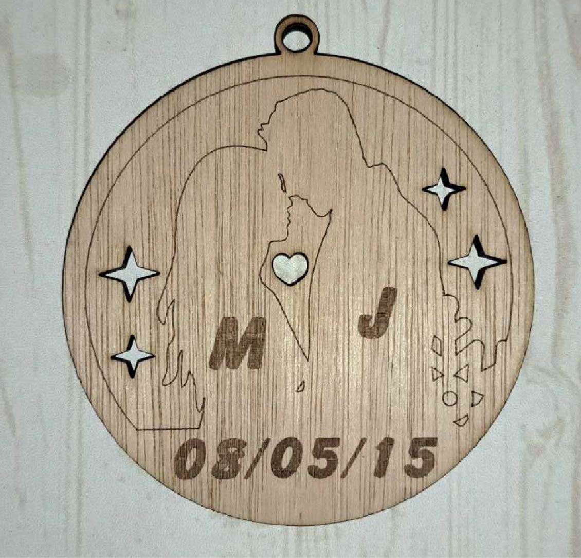 Boule de Noël personnalisable en bois modèle NA-006