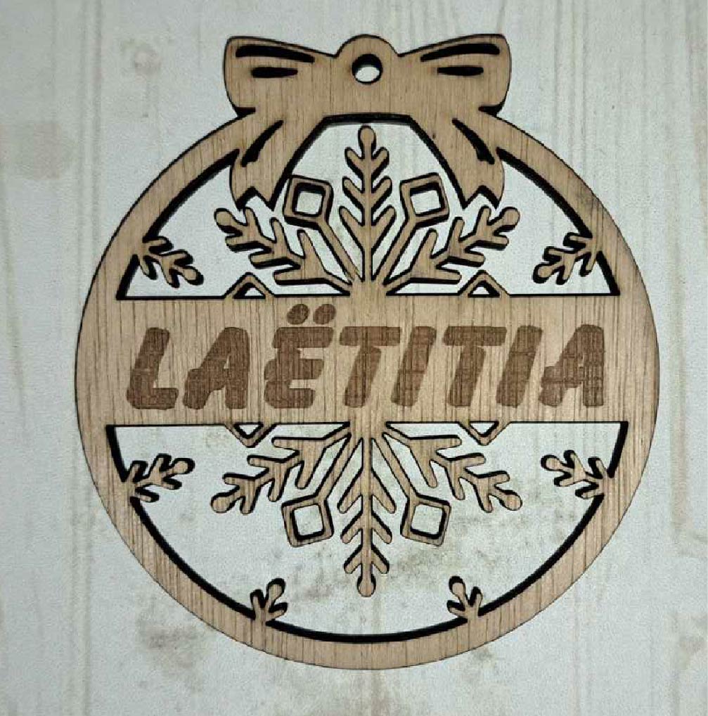 Boule de Noël personnalisable en bois modèle NA-010