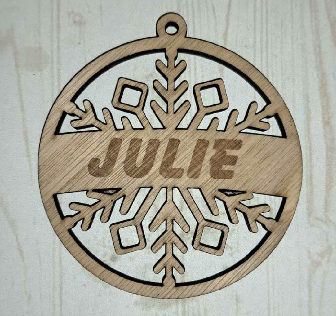Boule de Noël personnalisable en bois modèle NA-011