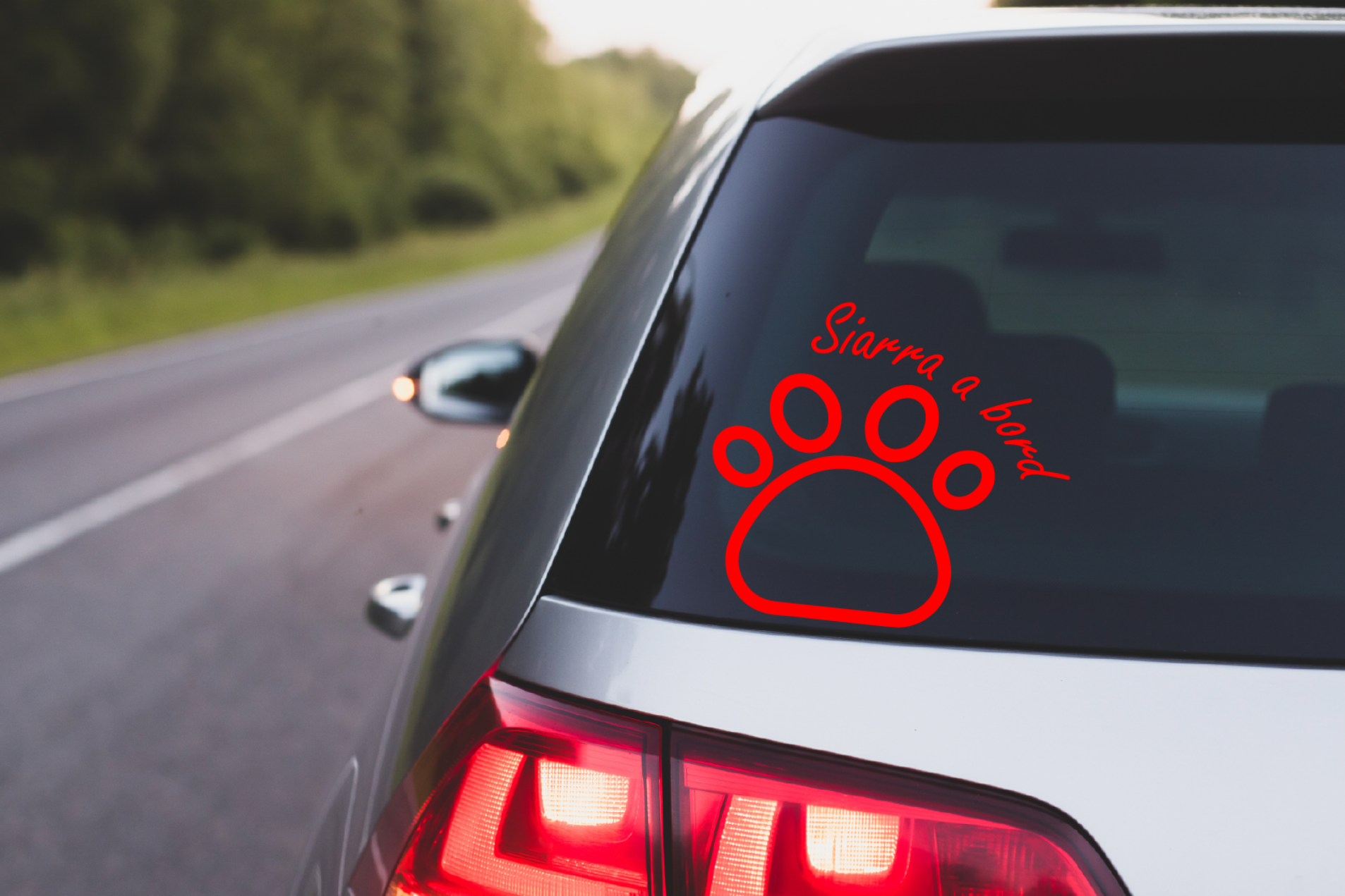 Sticker chien à bord en forme de patte