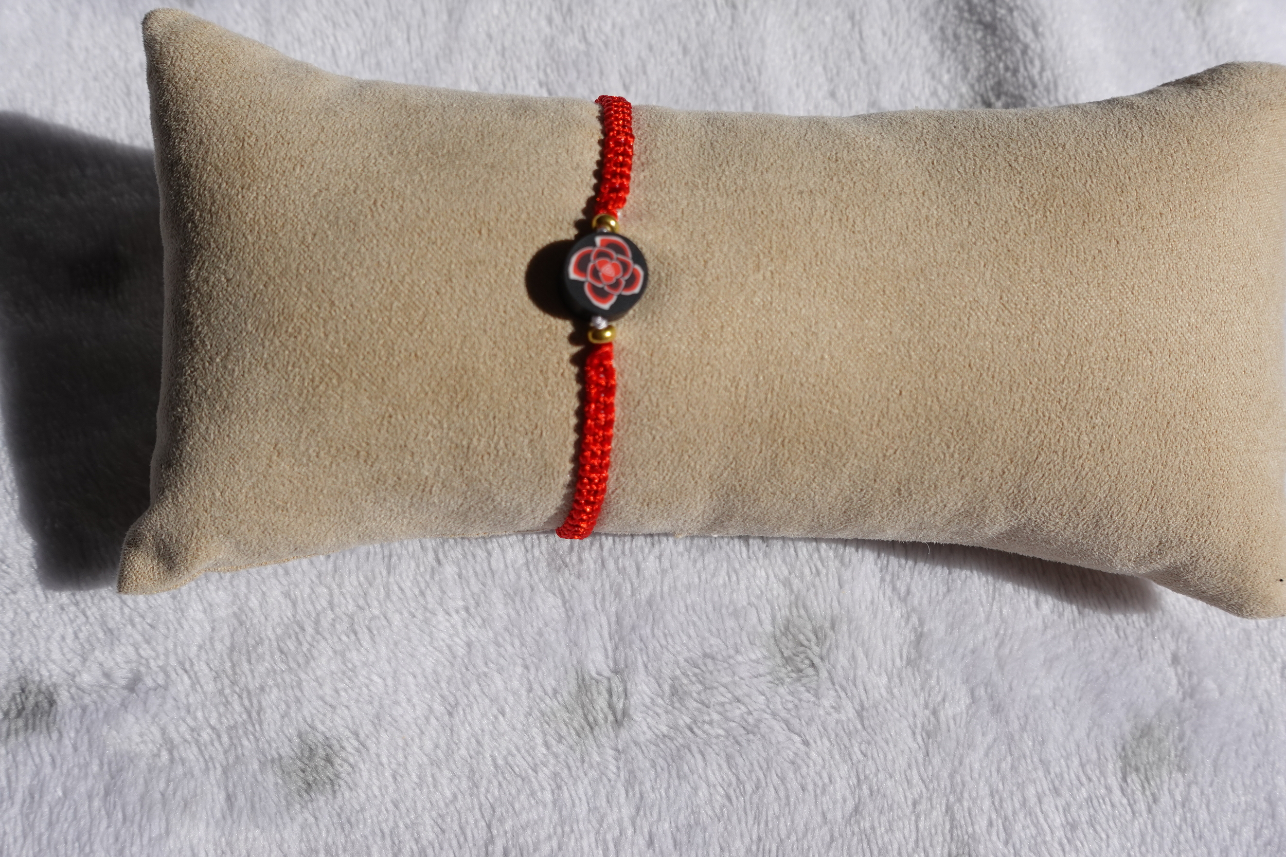 B26a bracelet perle fleur rouge 2