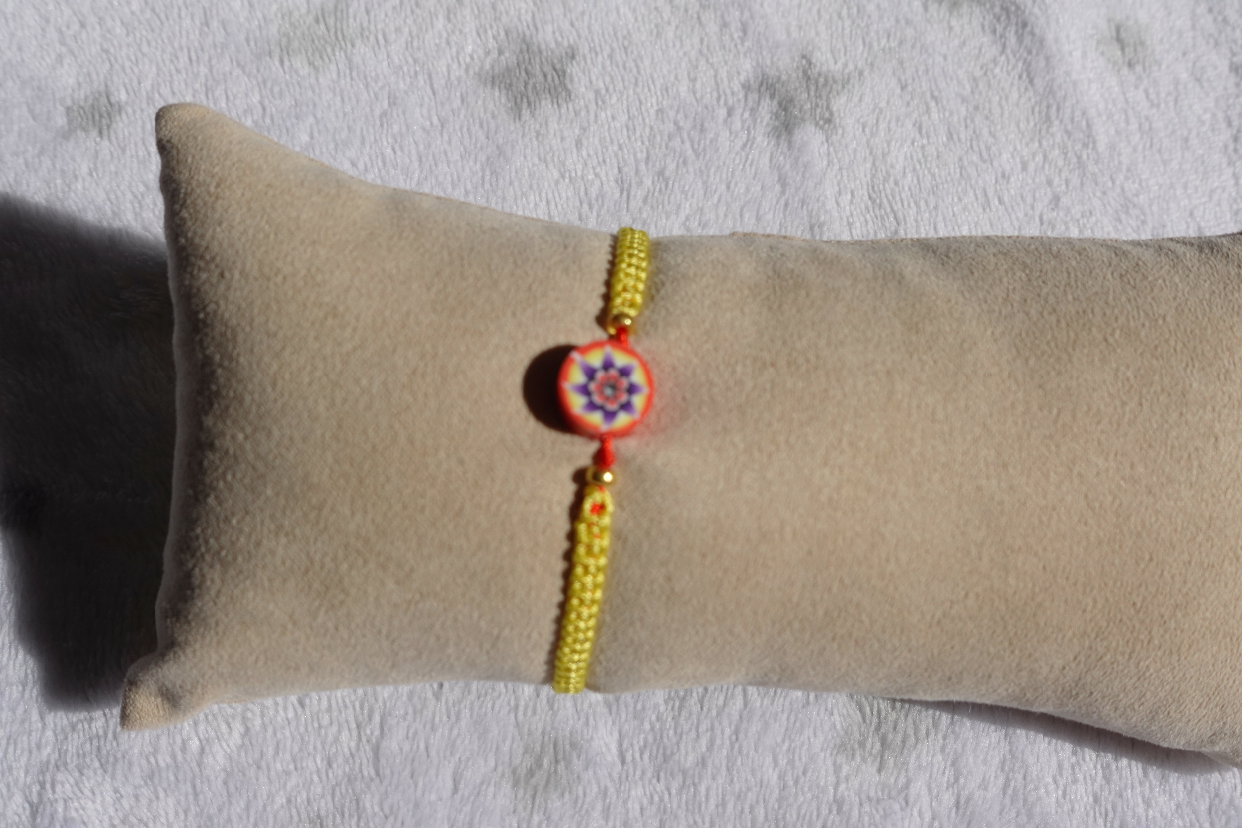 B26d bracelet perle fleur jaune 2