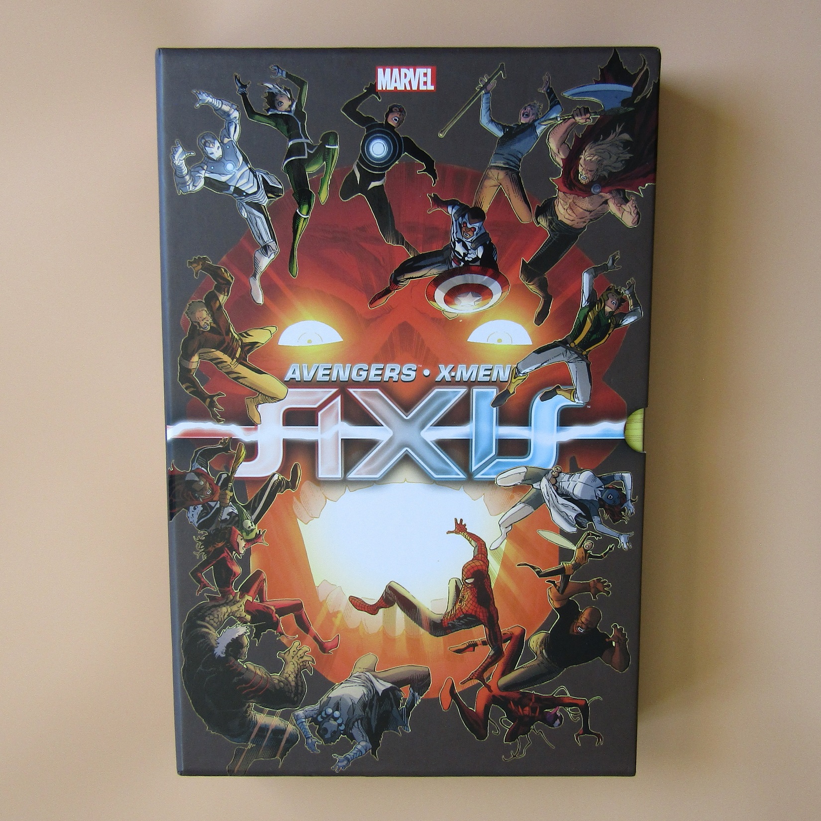 BD Comics. Marvel. Coffret Avengers X-Men Axis. 2016