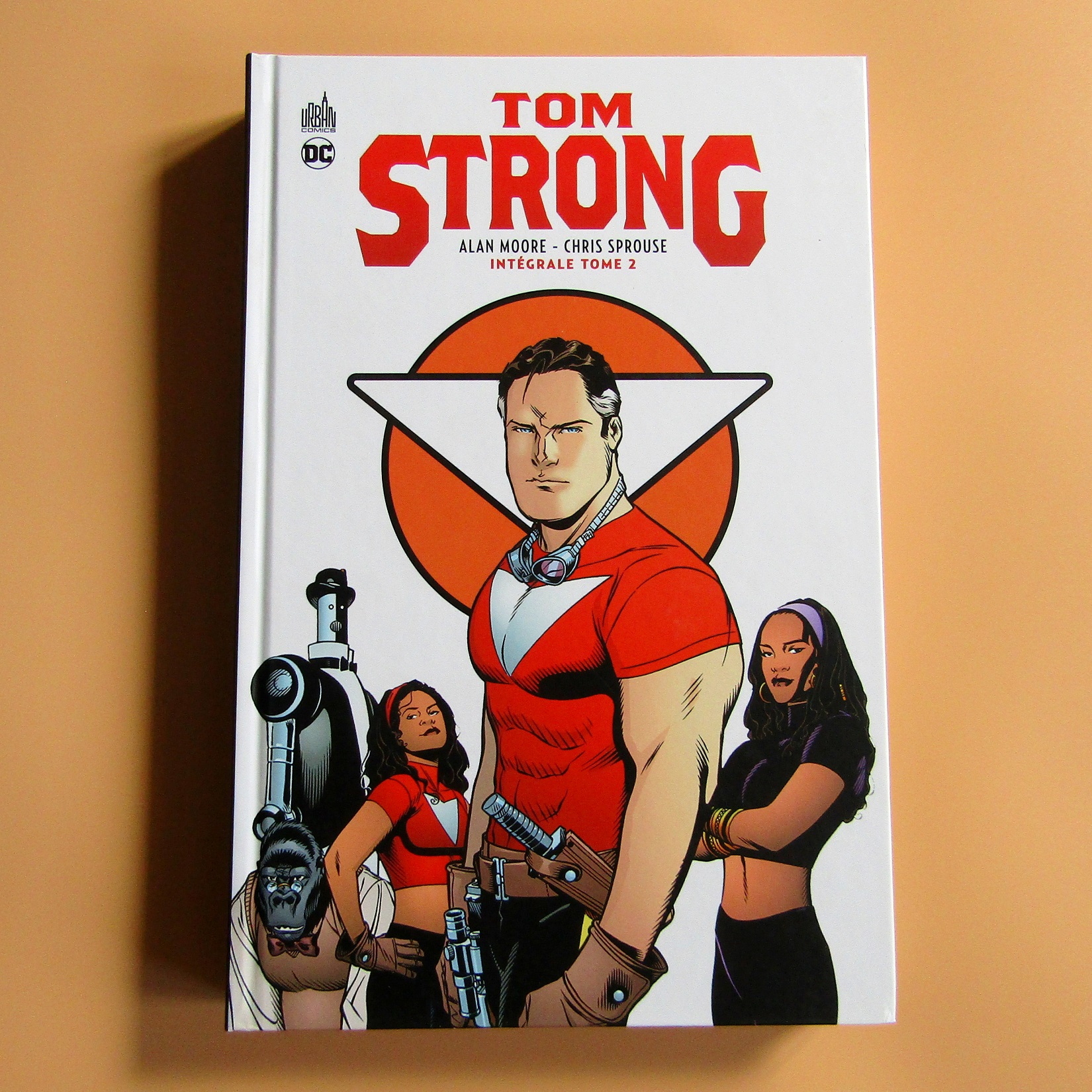 DC Comics. BD Tom Strong. Intégrale Tome 2. Moore Sprouse. Urban Comics. 2019 EO