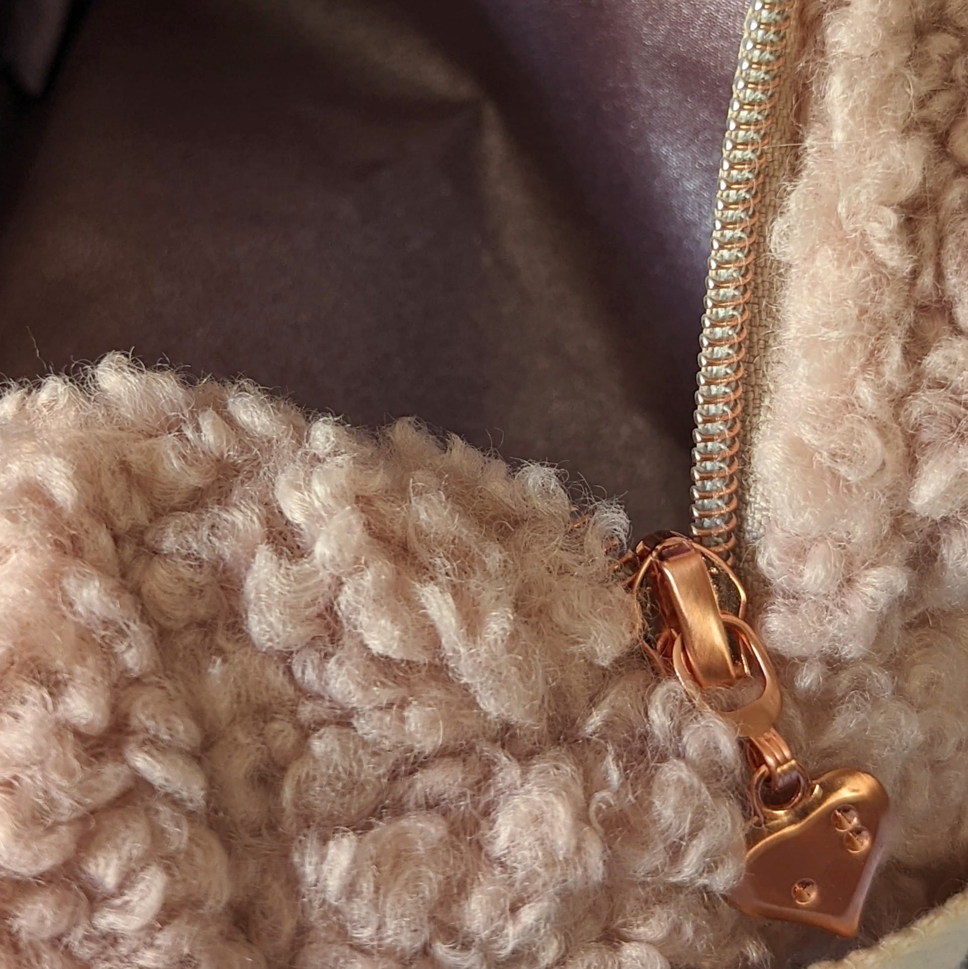 trousse de toilette moumoute rose doublure parme