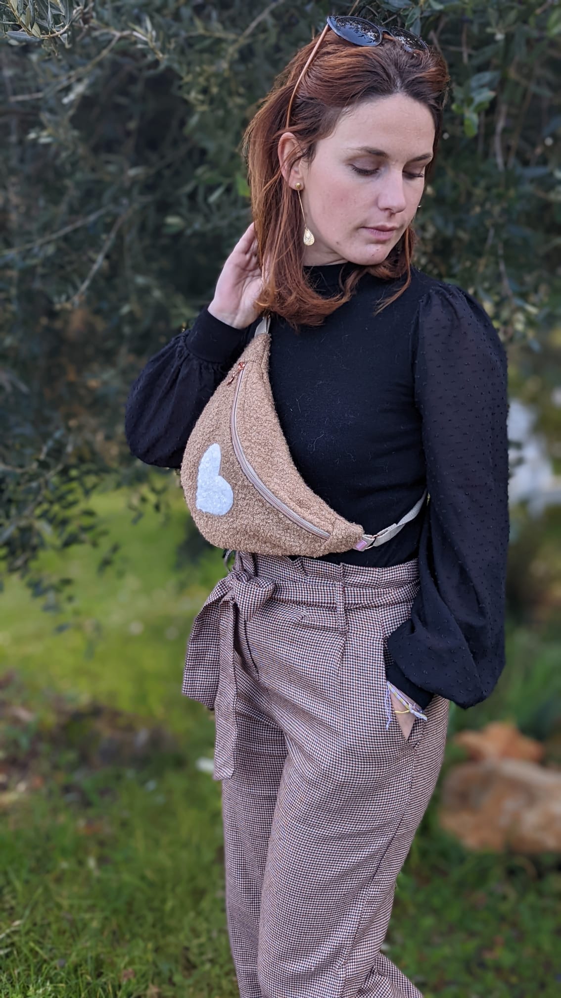 sac banane moumoute taupe coeur blanc 2