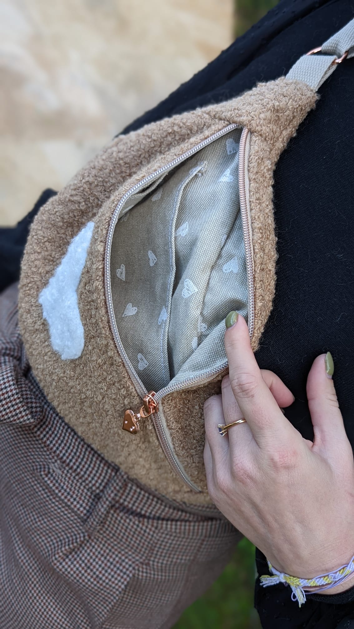 sac banane moumoute taupe coeur blanc doublure coeur