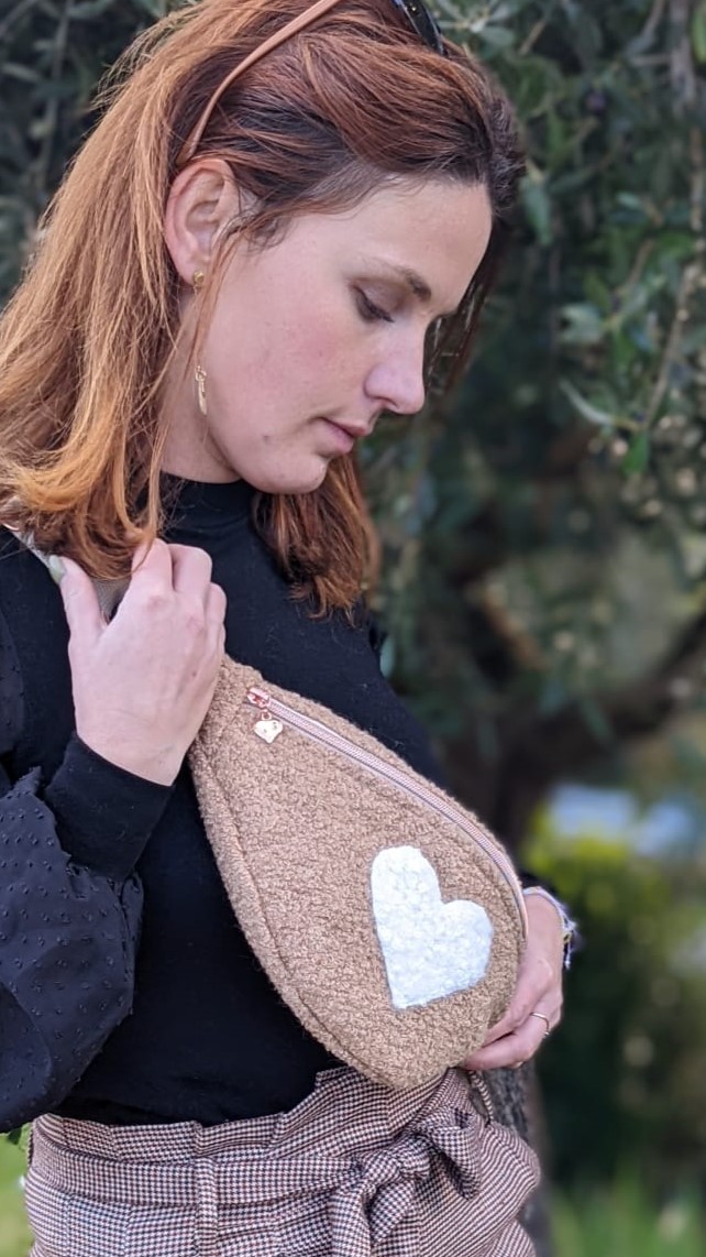 sac banane moumoute taupe coeur blanc