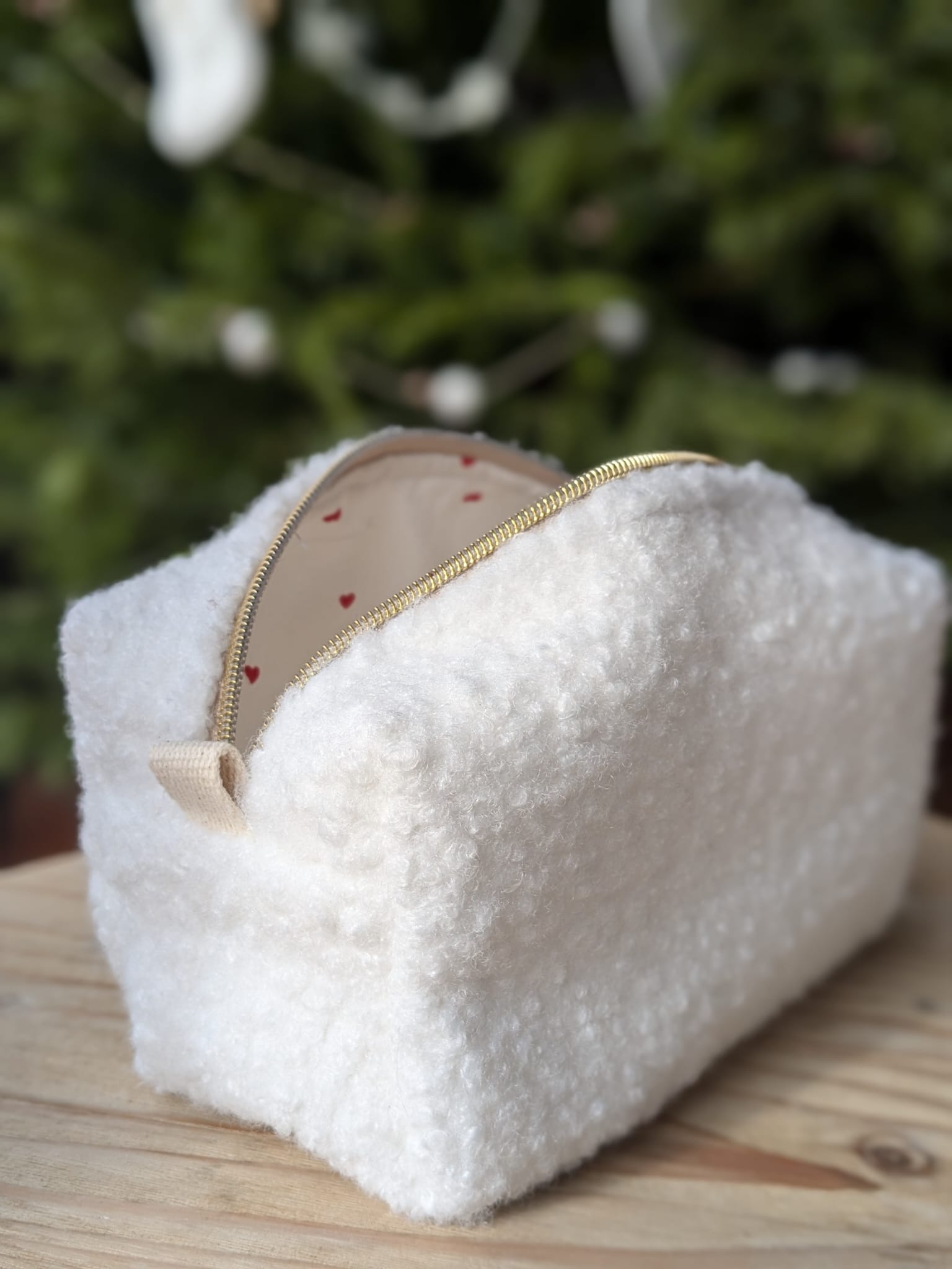 trousse moumoute blanche coeurs rouges (1)