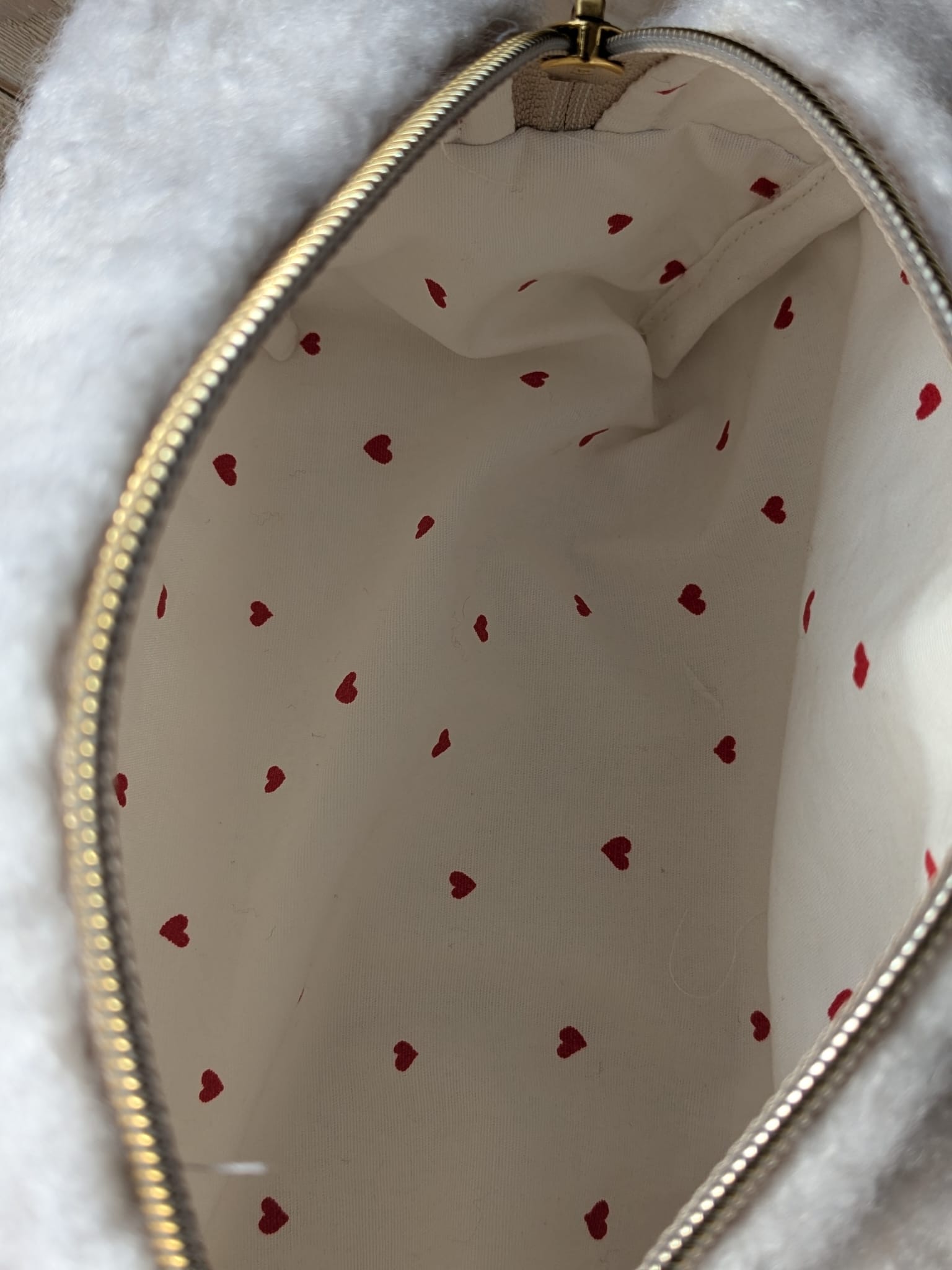 doublure coeur rouge trousse moumoute blanche