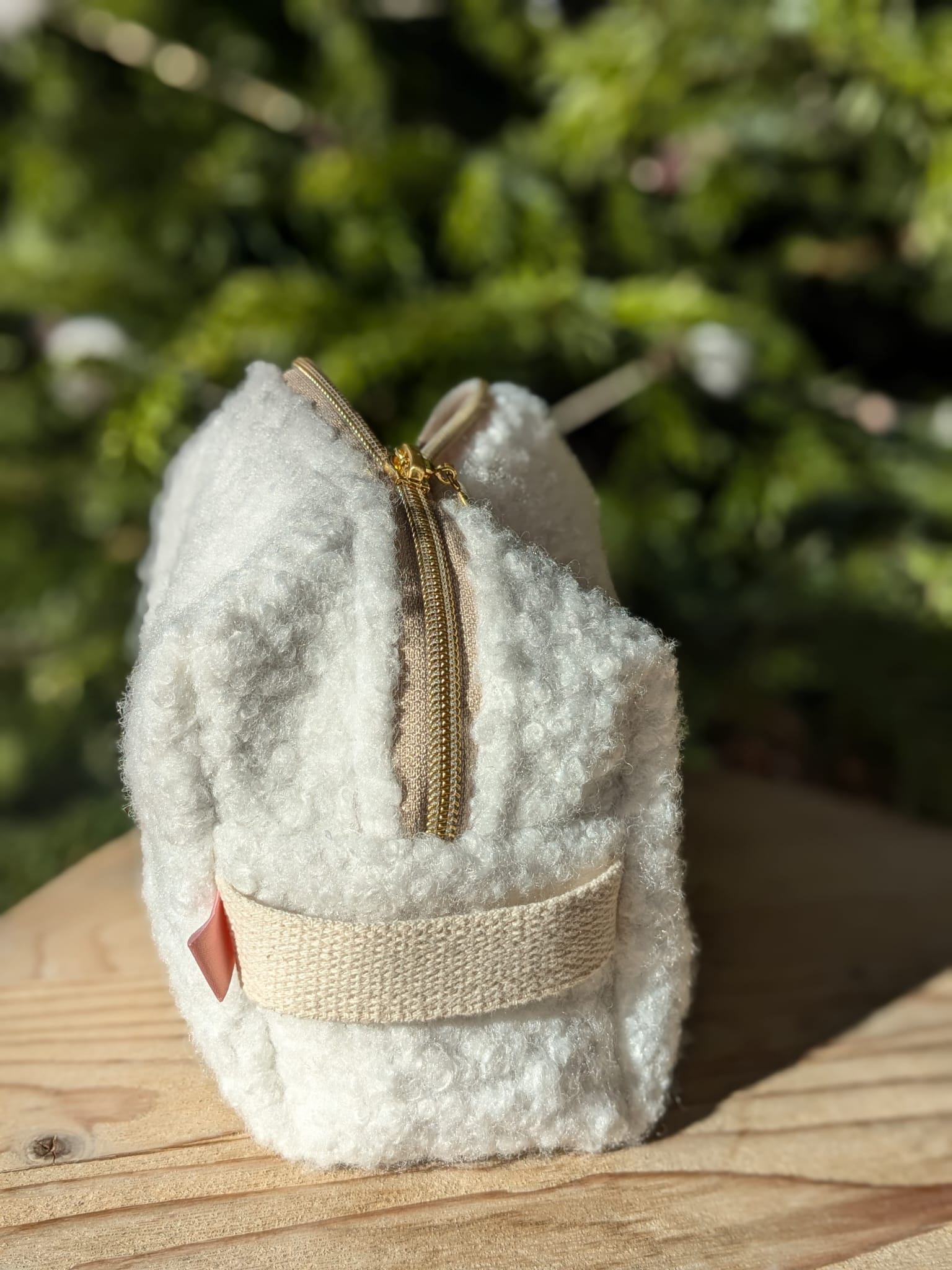 trousse beautemoumoute blanche coeur taupe