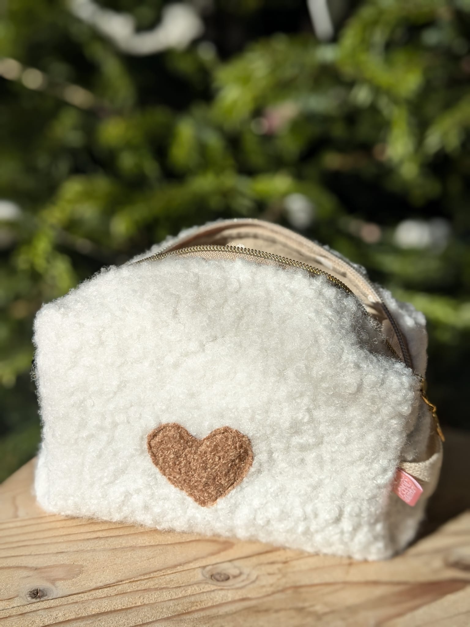 trousse moumoute blanche coeur taupe (5)