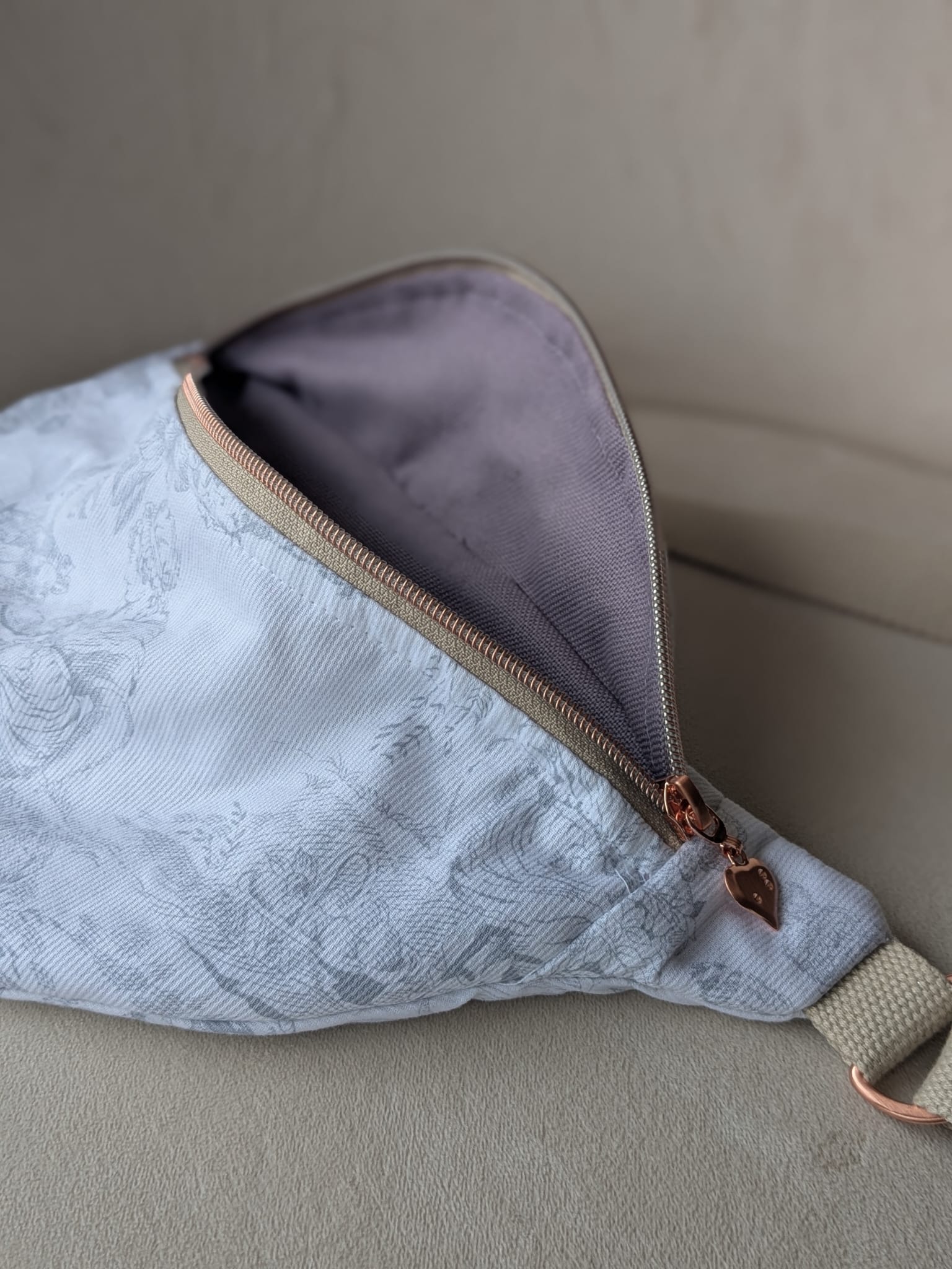 banane toile jouy gris  doublure parme