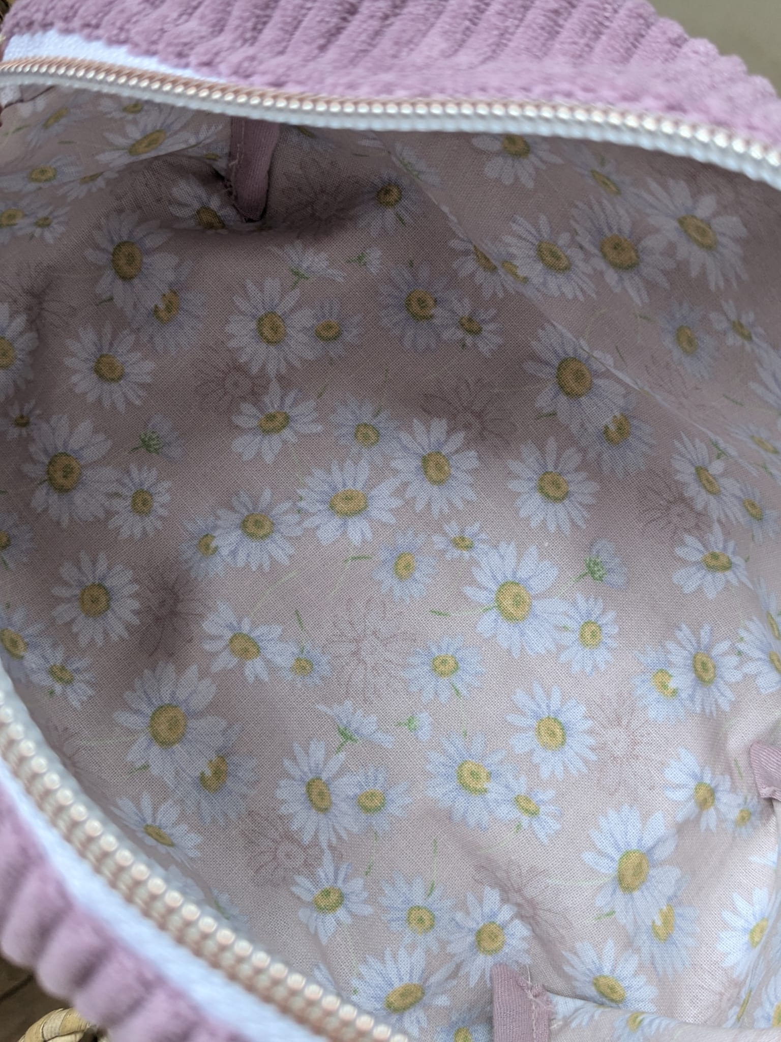 trousse beauté velours parme doublure paquerettes