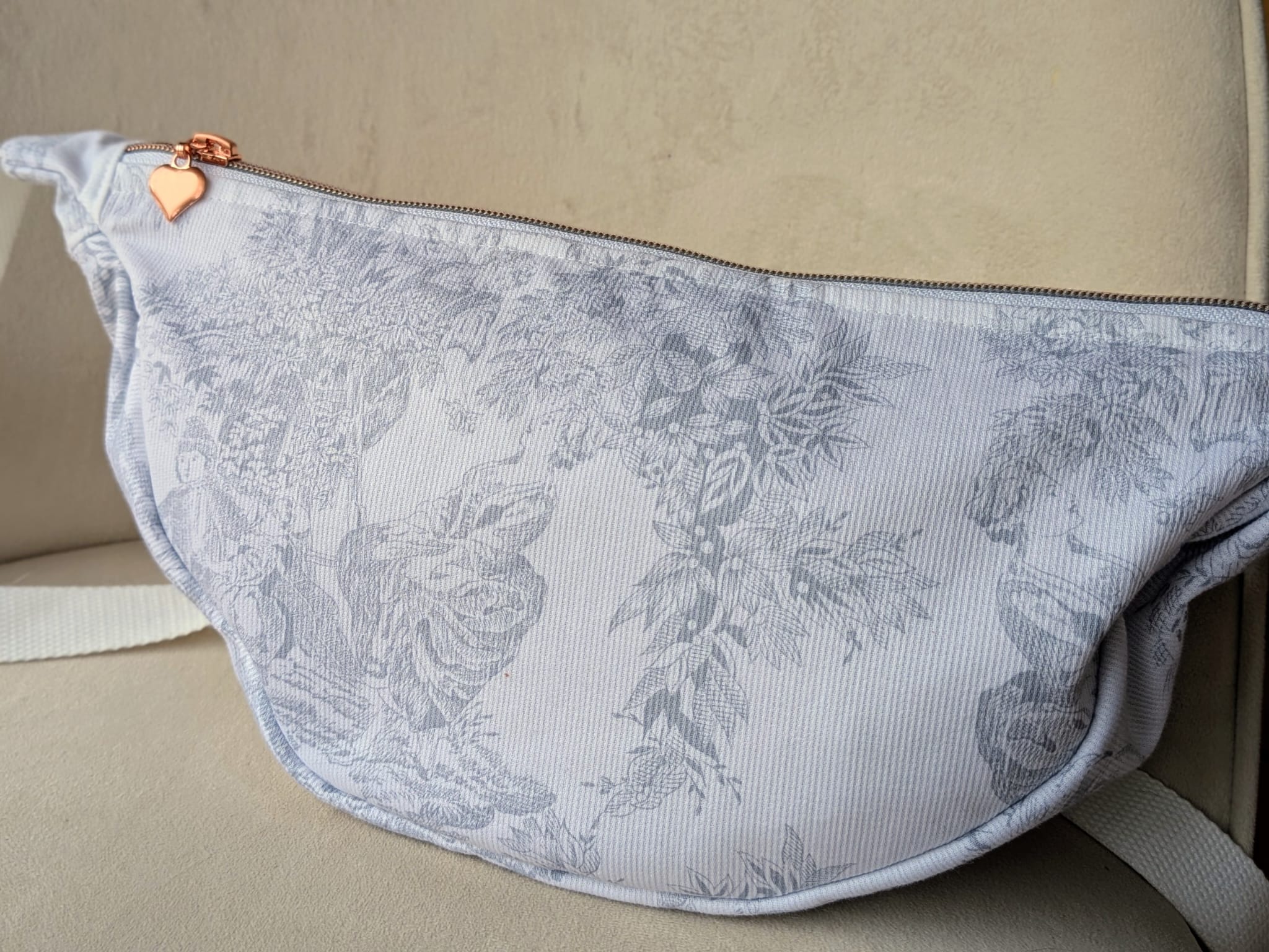 sac demi lune jouy gris blanc