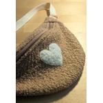 sac banane moumoute taupe coeur blanc