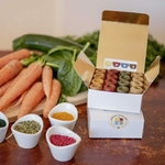 gourmandises-de-luxe-pour-chiens-boite-assortiment-4-recettes-crocandiz.com_-e1617007718428