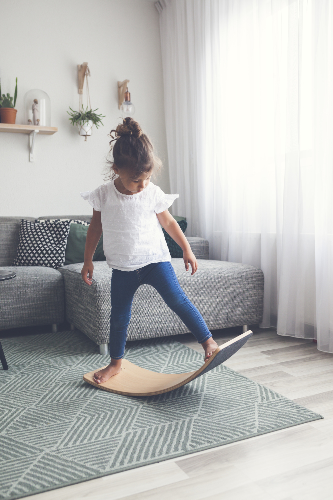 Un enfant encore plus équilibré grâce à la planche Wobbel