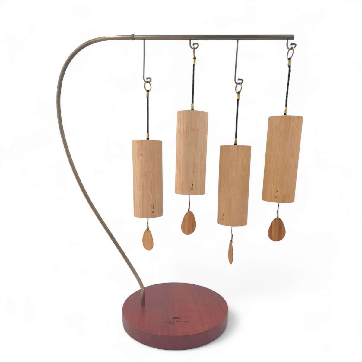 Support carillon bois et acier avec quatre carillons Koshi suspendus, structure stable et élégante