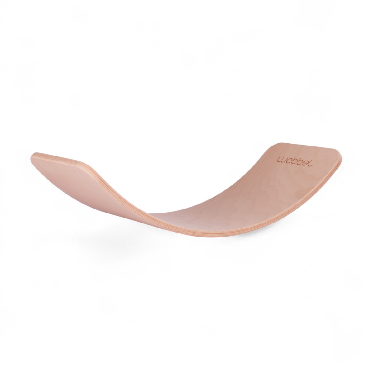 Courbure douce de la planche d’équilibre Wobbel Original en bois verni naturel