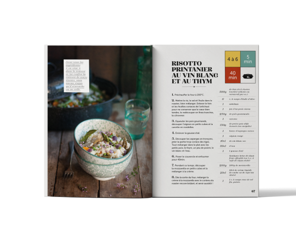 Double page du livre Roaster présentant une recette détaillée avec ingrédients, temps de cuisson et plat cuisiné dans une cocotte roaster