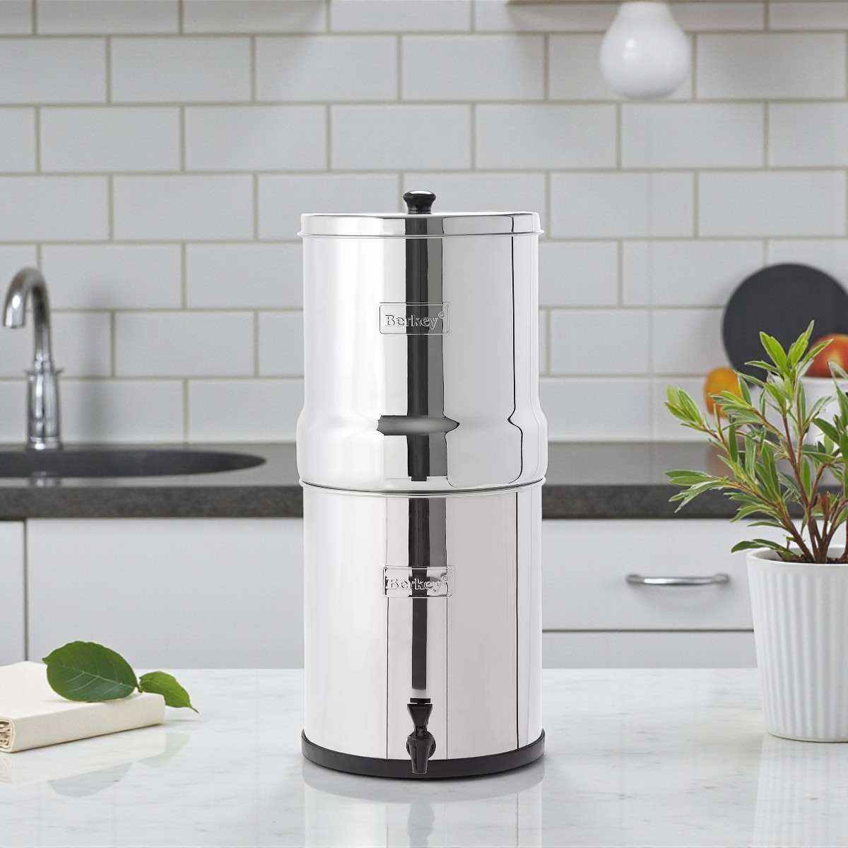 Système Berkey : filtration par gravité, pensé pour un usage sédentaire.