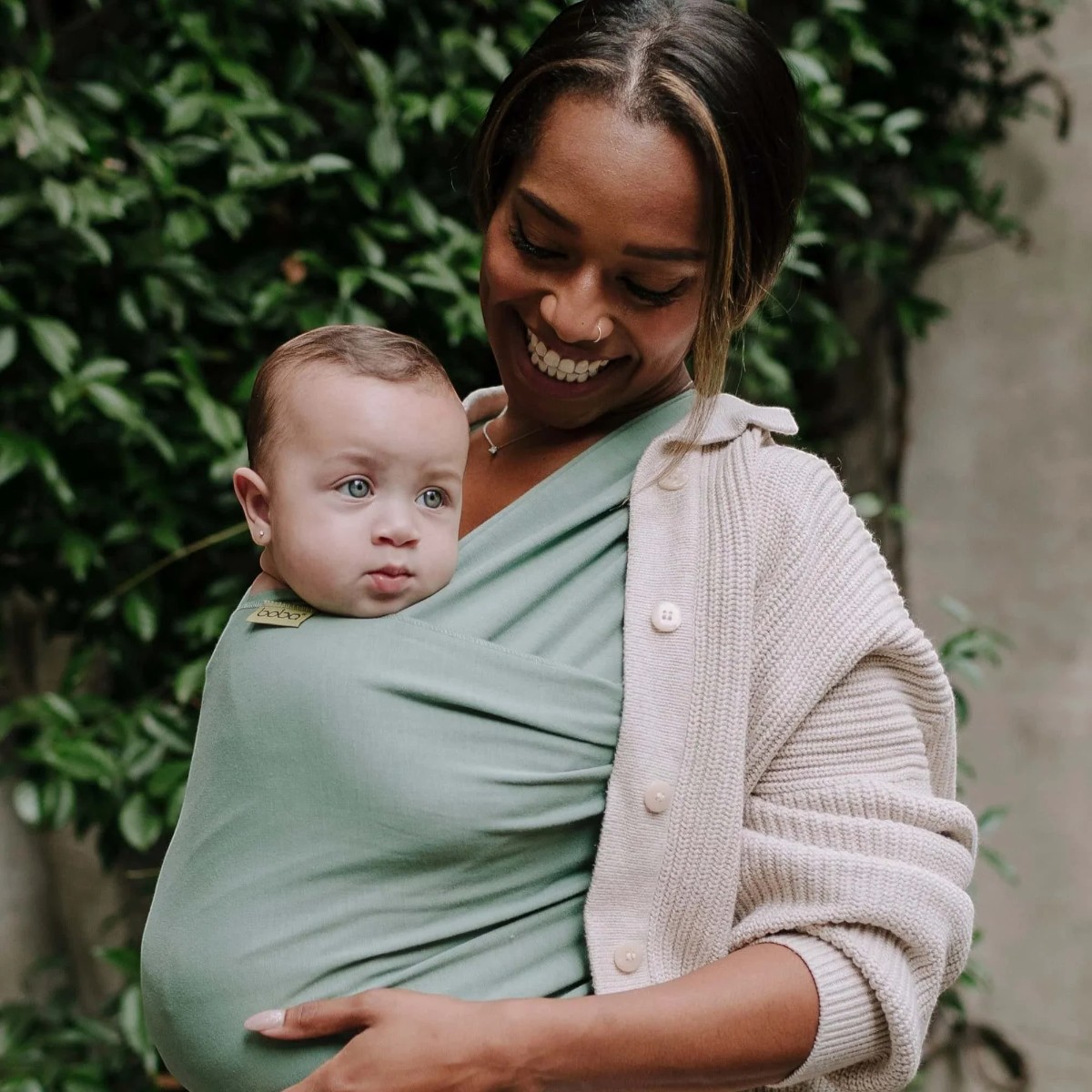 Boba Wrap Sage Green écharpe extensible pour nouveau-né