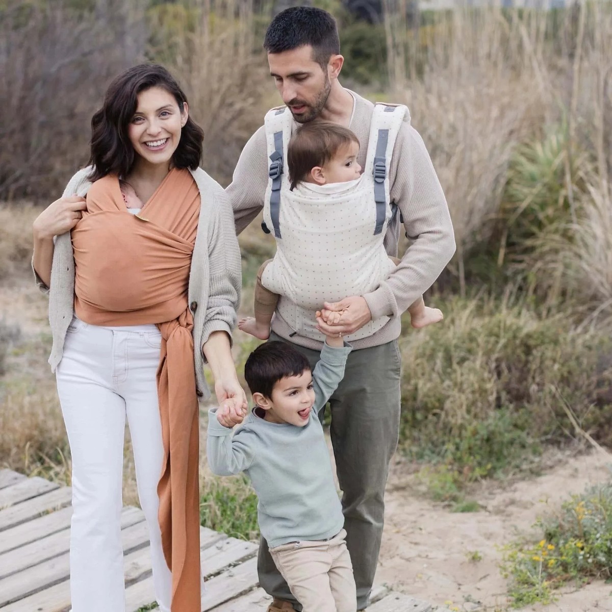 Boba Wrap Fox portée en famille avec bébé