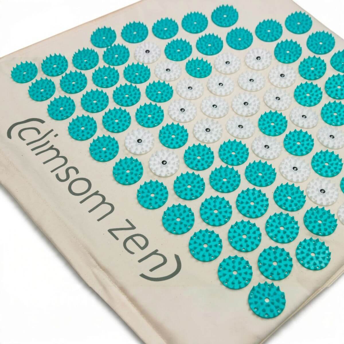 Gros plan des picots du tapis de magnétothérapie Climsom Zen et des disques blancs qui contiennent les aimants