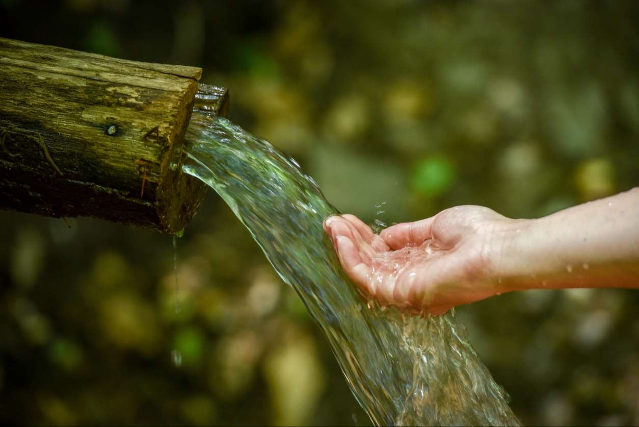 Le filtre à gravité pour profiter d'une eau potable et saine